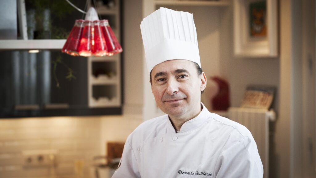 profil rofessionnel en tenue de cuisine du chef christophe bouillault