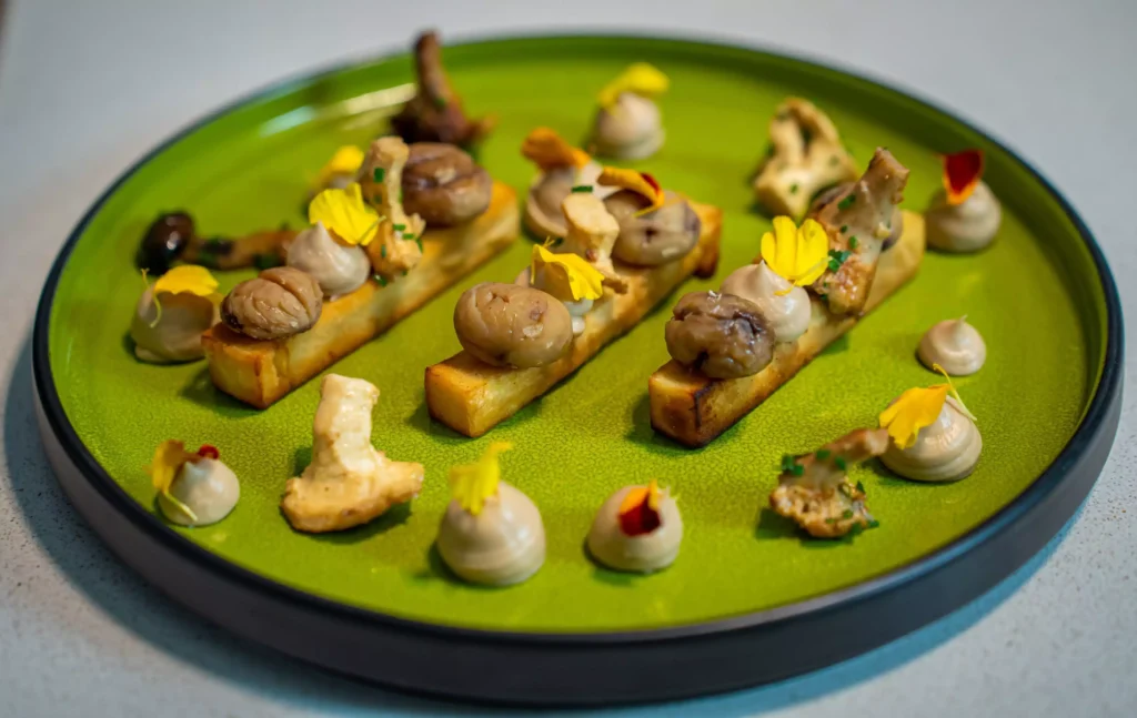 création autour des champignons et chataignes de l'univers culinaire d'arnaud basile