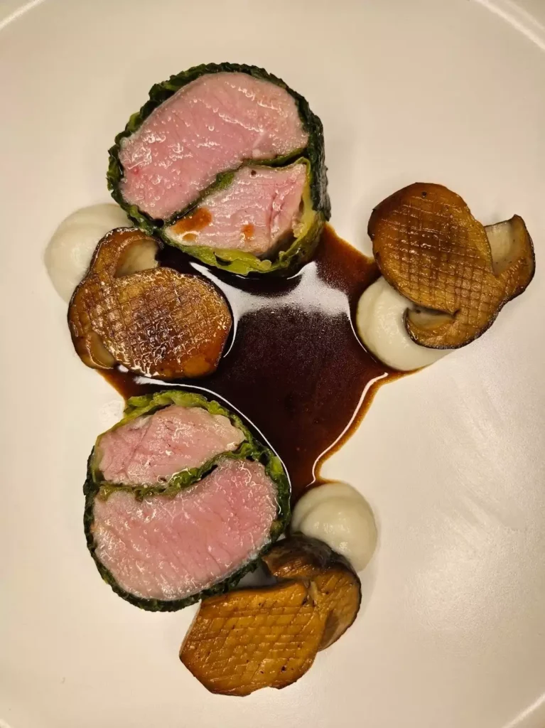 agneau de sisteron, cèpes et jus de viande réalisée lors d'une prestation à domicile du chef jacopo torchio