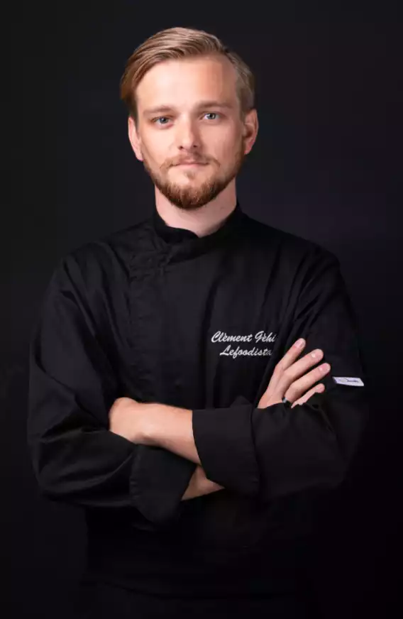 Chef clément géhin avec sa veste de cuisine professionnelle