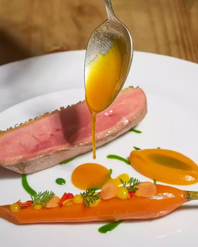 filet de cannette, carotte et kumquat font parti de l'univers culinaire de camille adam
