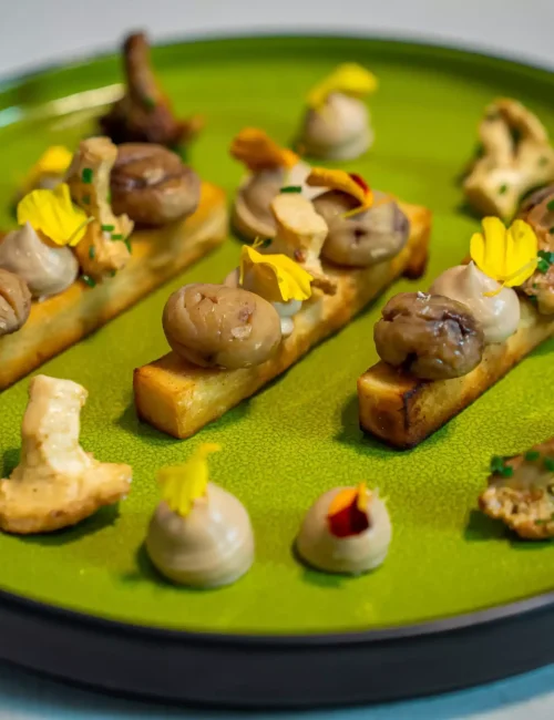 création autour des champignons et chataignes de l'univers culinaire d'arnaud basile