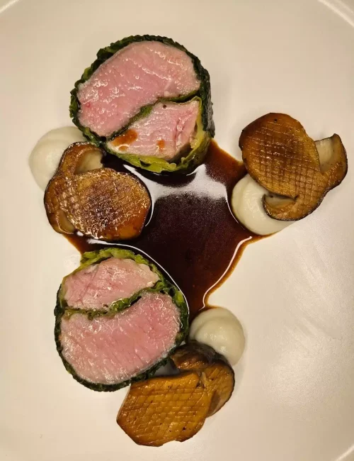 agneau de sisteron, cèpes et jus de viande réalisée lors d'une prestation à domicile du chef jacopo torchio