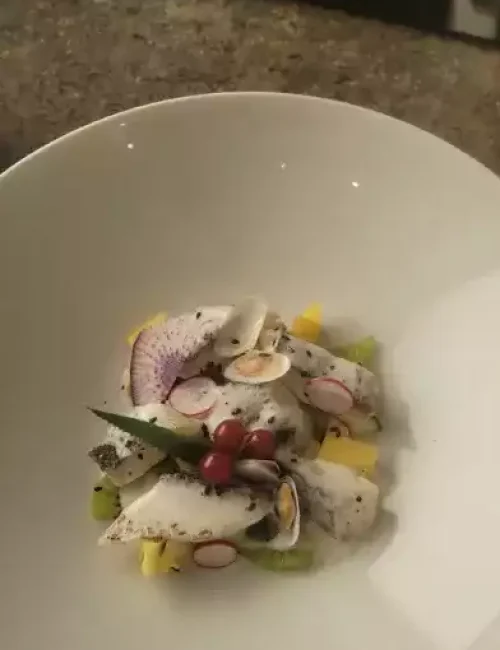 Un dessert estival composé de fruits réalisé par le chef privé jonathan sacuto