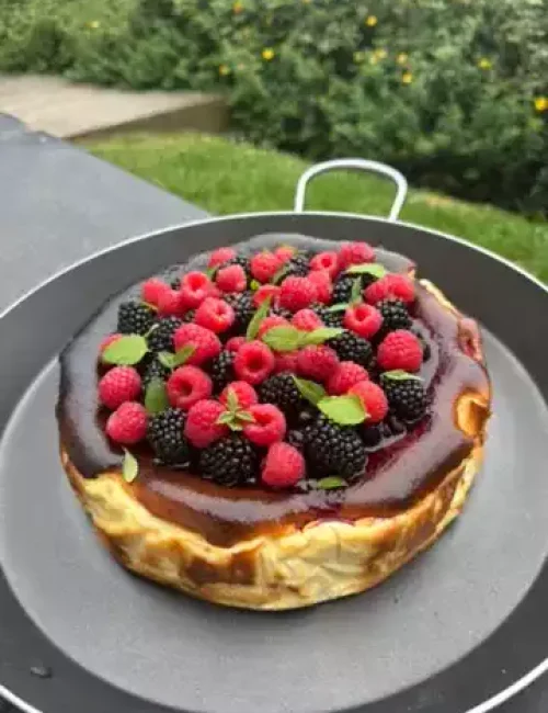 Gateau basque aux fruits rouges réalisé par la cheffe à domicile manon rose