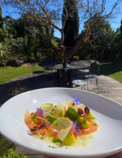 création culinaire à base de poisson et légumes