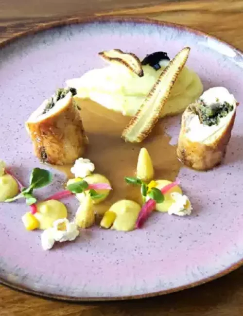 création du chef contant une ballotine de volaille