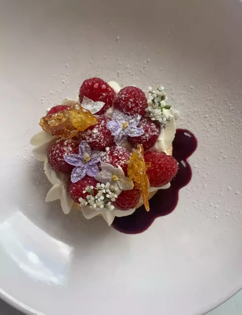 dessert autour des fruits rouges avec une crème montée de patricia richer
